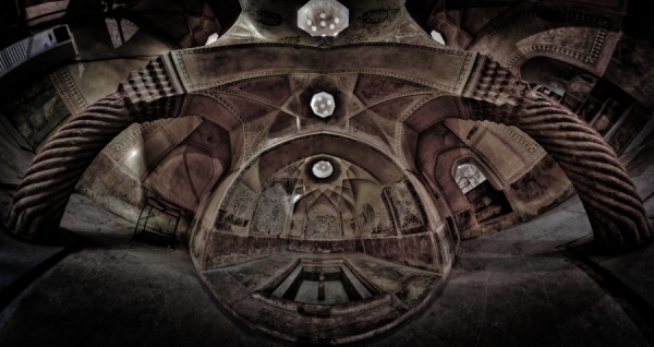 Photograph Mohammadreza Domiriganji Vakil Bath on One Eyeland